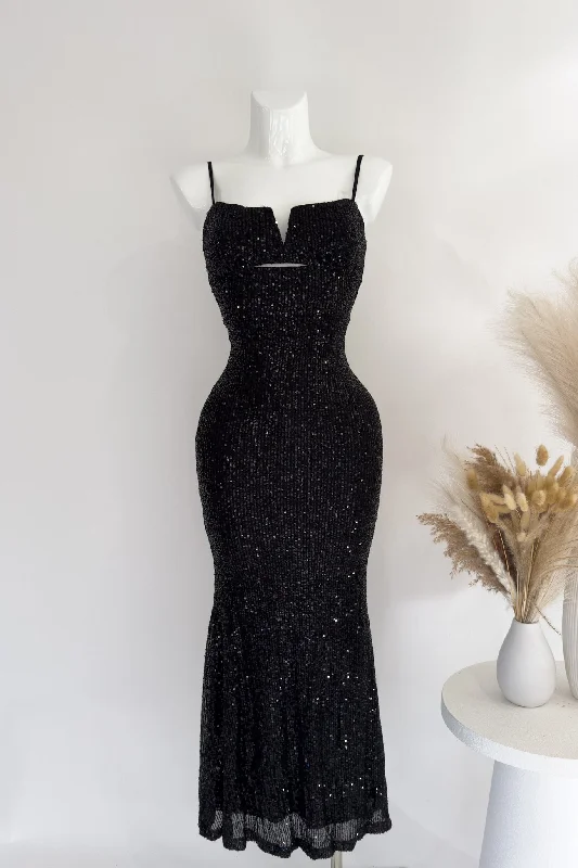 Midi dresses with polka dot prints for a playful summer outfit Moxlan Maxi Dress - Black Midi dresses with polka dot prints for a playful summer outfit Moxlan Maxi Dress - Black