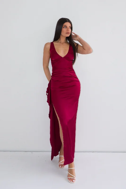 Midi dresses with abstract art prints for an artistic statement Olivia Maxi Dress - Red Midi dresses with abstract art prints for an artistic statement Olivia Maxi Dress - Red