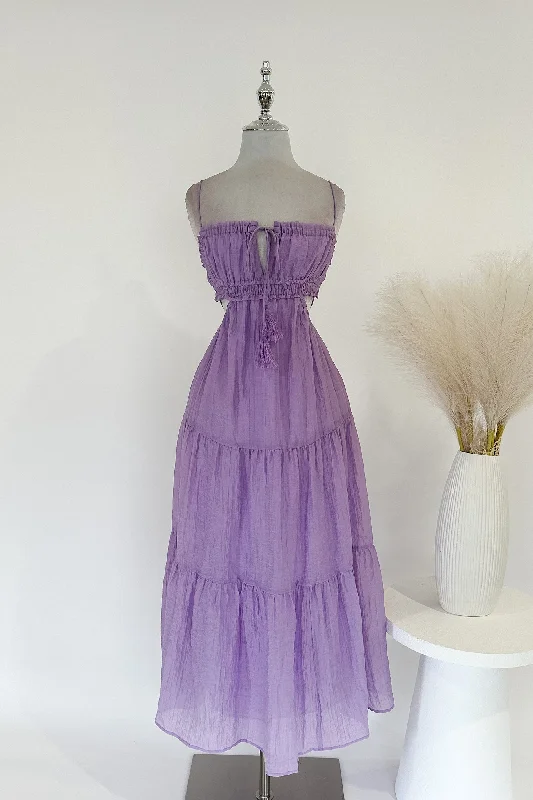 Midi dresses with gathered skirts for a full and flowing silhouette Rochelle Midi Dress - Lilac Midi dresses with gathered skirts for a full and flowing silhouette Rochelle Midi Dress - Lilac