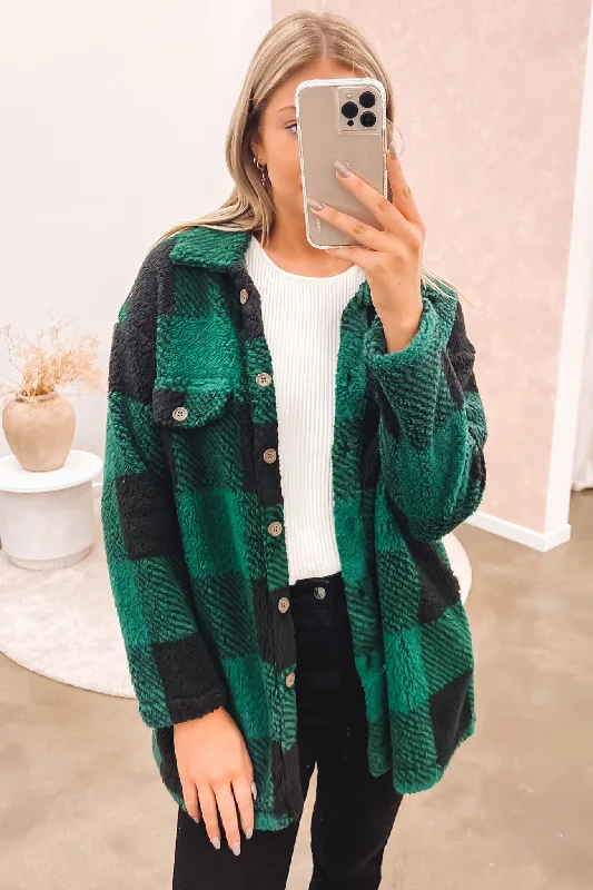 Women's quilted puffer jackets in a cropped silhouette for a modern twistApollo Cosy Shacket Green Black Women's quilted puffer jackets in a cropped silhouette for a modern twistApollo Cosy Shacket Green Black