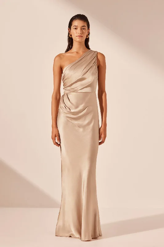 Backless Women Dress for a Sexy and Alluring Look at Evening EventsLA LUNE GATHERED ONE SHOULDER MAXI DRESS - GOLD Backless Women Dress for a Sexy and Alluring Look at Evening EventsLA LUNE GATHERED ONE SHOULDER MAXI DRESS - GOLD