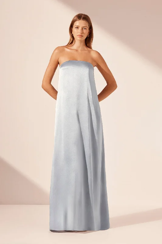 Ball Gown Women Dress with a Full Skirt for a Princess - like LookLA LUNE STRAPLESS COLUMN MAXI DRESS - POWDER BLUE Ball Gown Women Dress with a Full Skirt for a Princess - like LookLA LUNE STRAPLESS COLUMN MAXI DRESS - POWDER BLUE