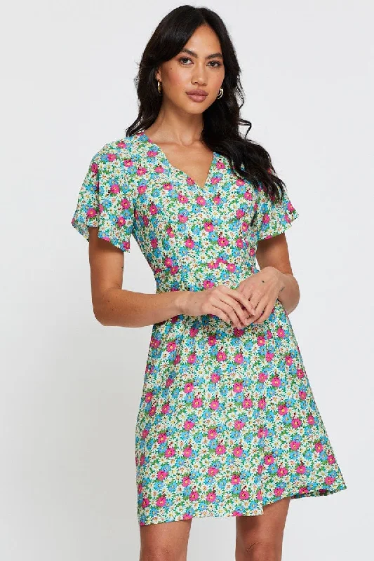 Wrap - Style Women Dress with Adjustable Fit for All Body TypesPrint Fit And Flare Dress Short Sleeve V Neck Wrap - Style Women Dress with Adjustable Fit for All Body TypesPrint Fit And Flare Dress Short Sleeve V Neck
