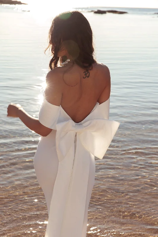 Halter Neck Women Dress to Show Off the Shoulders and NecklineSouthern Star Oversized Bow Maxi Dress Ivory Halter Neck Women Dress to Show Off the Shoulders and NecklineSouthern Star Oversized Bow Maxi Dress Ivory