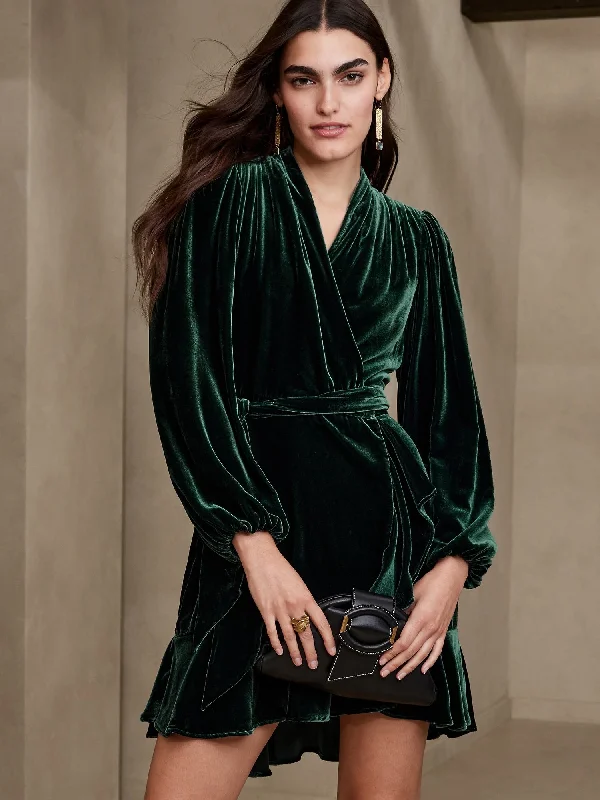 Mini Women Dress with a Short Hem for a Young and Trendy Style Mini Women Dress with a Short Hem for a Young and Trendy Style Aida Velvet Wrap Dress Mini Women Dress with a Short Hem for a Young and Trendy Style Mini Women Dress with a Short Hem for a Young and Trendy Style Aida Velvet Wrap Dress