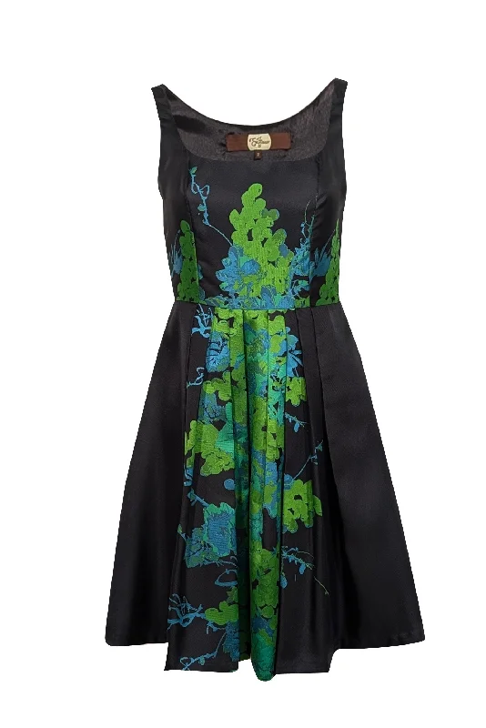 Halter Neck Women Dress to Show Off the Shoulders and Neckline Halter Neck Women Dress to Show Off the Shoulders and Neckline Eva Franco - Black, Green, & Blue Brocade Print Sleeveless Dress Sz 2 Halter Neck Women Dress to Show Off the Shoulders and Neckline Halter Neck Women Dress to Show Off the Shoulders and Neckline Eva Franco - Black, Green, & Blue Brocade Print Sleeveless Dress Sz 2