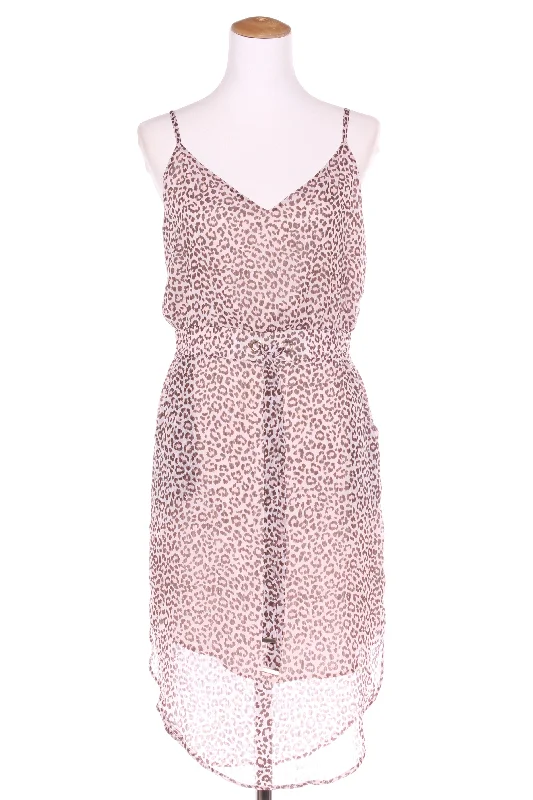 Mermaid - Style Women Dress with a Fitted Silhouette for Special Occasions Mermaid - Style Women Dress with a Fitted Silhouette for Special Occasions JUST JEANS - Pink leopard scoop hem dress! 8 Mermaid - Style Women Dress with a Fitted Silhouette for Special Occasions Mermaid - Style Women Dress with a Fitted Silhouette for Special Occasions JUST JEANS - Pink leopard scoop hem dress! 8