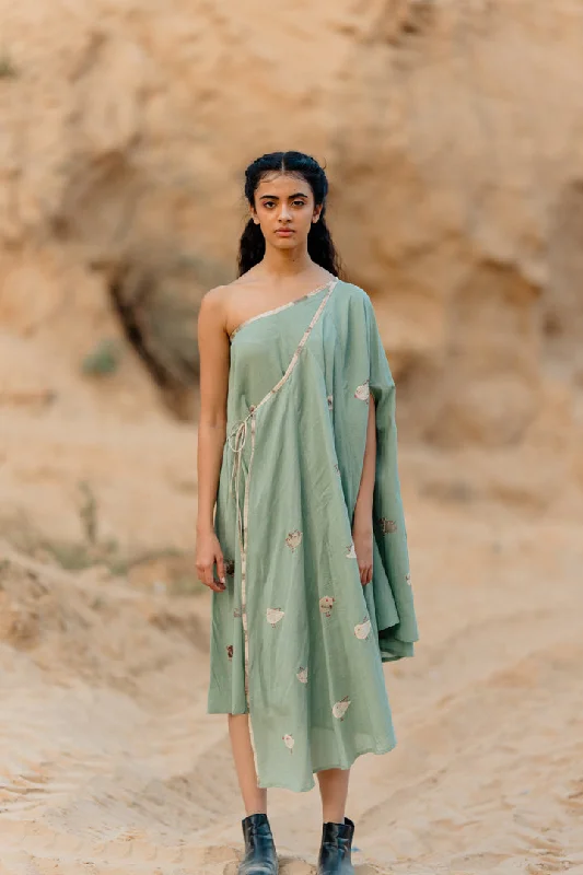 Shift Women Dress with a Simple and Classic Design for Everyday Wear Shift Women Dress with a Simple and Classic Design for Everyday Wear MINT TERESA DRAPE Shift Women Dress with a Simple and Classic Design for Everyday Wear Shift Women Dress with a Simple and Classic Design for Everyday Wear MINT TERESA DRAPE