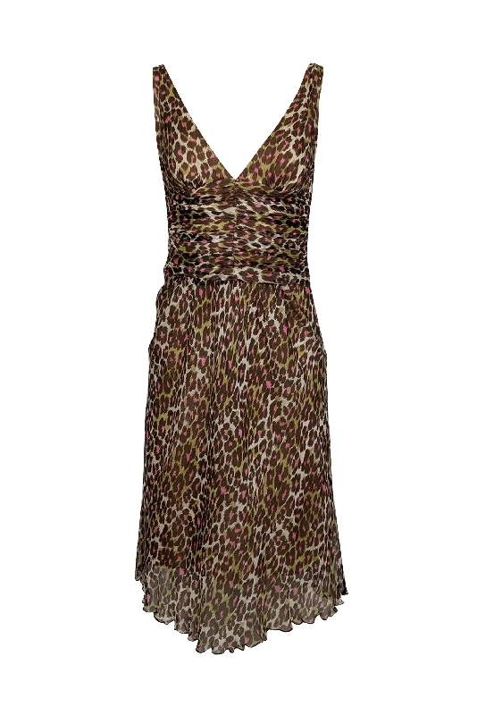 Shift Women Dress with a Simple and Classic Design for Everyday Wear Shift Women Dress with a Simple and Classic Design for Everyday Wear Trina Turk - White w/ Green, Pink, & Brown Leopard Print Ruched Silk Dress Sz 2 Shift Women Dress with a Simple and Classic Design for Everyday Wear Shift Women Dress with a Simple and Classic Design for Everyday Wear Trina Turk - White w/ Green, Pink, & Brown Leopard Print Ruched Silk Dress Sz 2