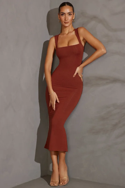 Midi dresses with geometric cutouts for a contemporary and edgy lookSquare Neck Midi Dress in Brick Midi dresses with geometric cutouts for a contemporary and edgy lookSquare Neck Midi Dress in Brick