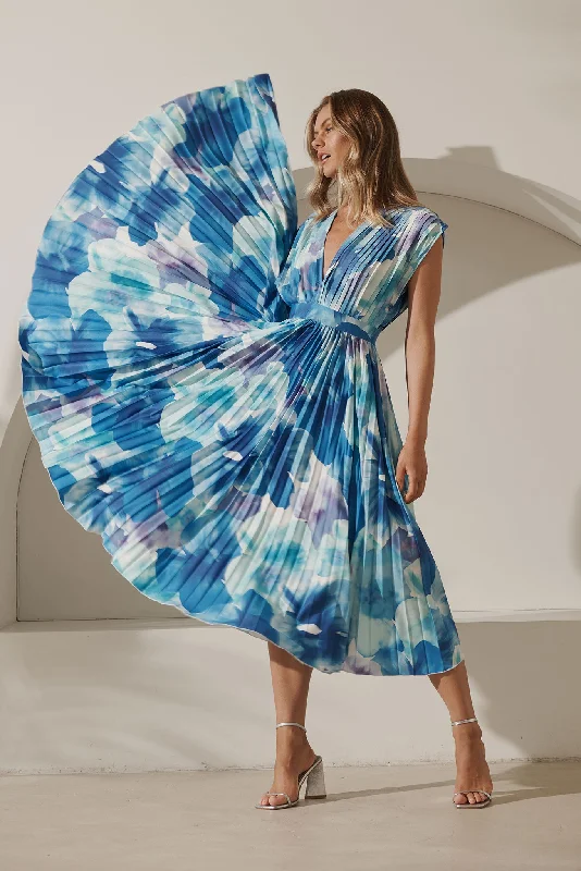 Midi dresses with pleated skirts for a timeless and elegant appealAnetta Midi Dress In Cobalt Blue Watercolour Floral Midi dresses with pleated skirts for a timeless and elegant appealAnetta Midi Dress In Cobalt Blue Watercolour Floral