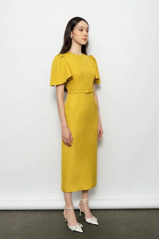 Midi dresses with ruffled sleeves for a more feminine and voluminous lookEmma Sheath Round Neck Surah Midi Dress Midi dresses with ruffled sleeves for a more feminine and voluminous lookEmma Sheath Round Neck Surah Midi Dress