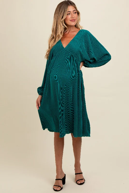 Midi dresses with bow accents for a sweet and charming lookForest Green Pleated Deep V-Neck Maternity Midi Dress Midi dresses with bow accents for a sweet and charming lookForest Green Pleated Deep V-Neck Maternity Midi Dress