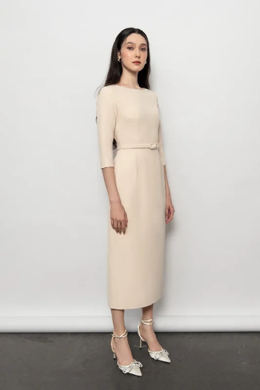 Midi dresses with side slits for a sexy and elegant appearanceIsabella Sheath Boat Neck Polyester Midi Dress Midi dresses with side slits for a sexy and elegant appearanceIsabella Sheath Boat Neck Polyester Midi Dress