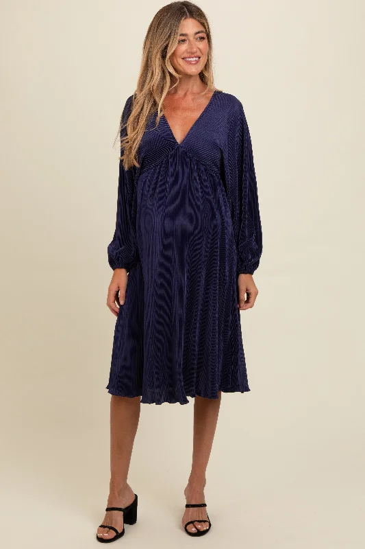 Midi dresses with pleated bodices for a classic and tailored lookNavy Pleated Deep V-Neck Maternity Midi Dress Midi dresses with pleated bodices for a classic and tailored lookNavy Pleated Deep V-Neck Maternity Midi Dress