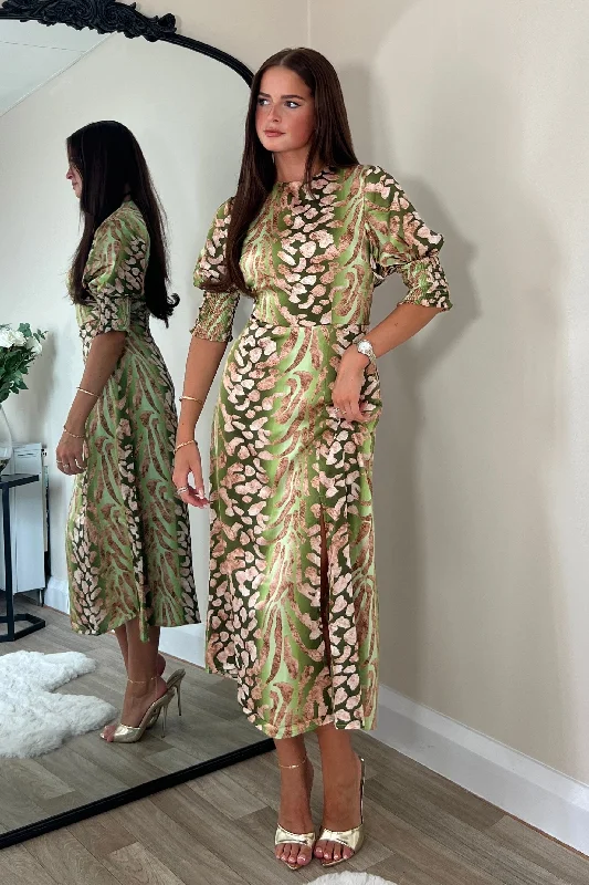 Midi dresses with tiered skirts for a bohemian festival lookShayla Mixed Animal Shirred Cuff Midi Dress Midi dresses with tiered skirts for a bohemian festival lookShayla Mixed Animal Shirred Cuff Midi Dress