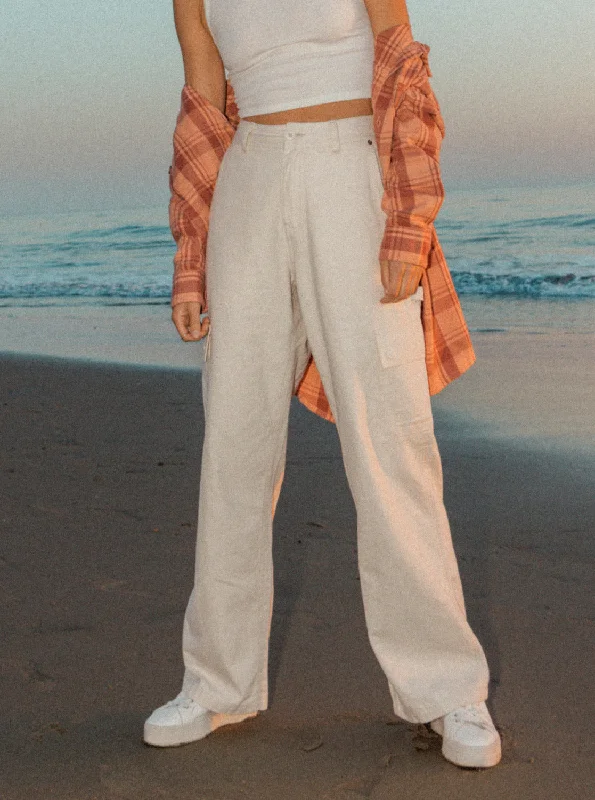 Women's pants for office meetings High - waisted women jeans for a flattering silhouette Lefty Cargo Trousers - Natural Women's pants for office meetings High - waisted women jeans for a flattering silhouette Lefty Cargo Trousers - Natural