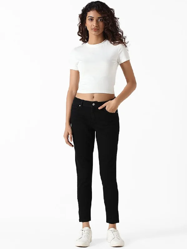 Women's pants with adjustable cuffs Dark - wash women jeans for a sophisticated and slimming effect Nuon Black Straight - Fit Mid Rise Jeans Women's pants with adjustable cuffs Dark - wash women jeans for a sophisticated and slimming effect Nuon Black Straight - Fit Mid Rise Jeans