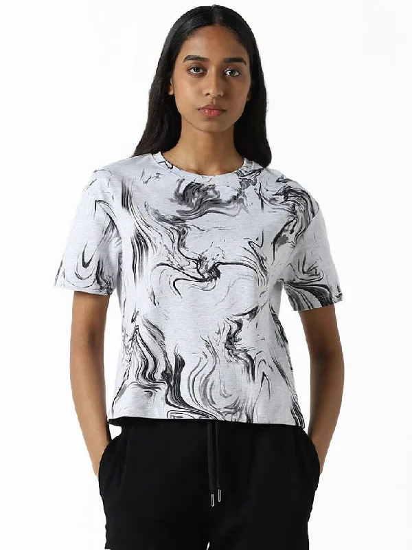 Women's summer - weight linen pants High - waisted women jeans for a flattering silhouette Studiofit Wavy Printed Off-White Cotton T-Shirt Women's summer - weight linen pants High - waisted women jeans for a flattering silhouette Studiofit Wavy Printed Off-White Cotton T-Shirt