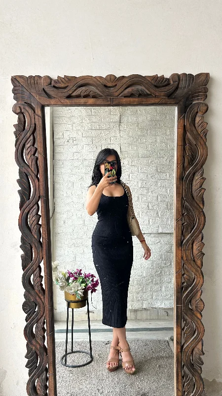 Bodycon dress with a floral print for a feminine touch​Black beauty 30 bust/l:40