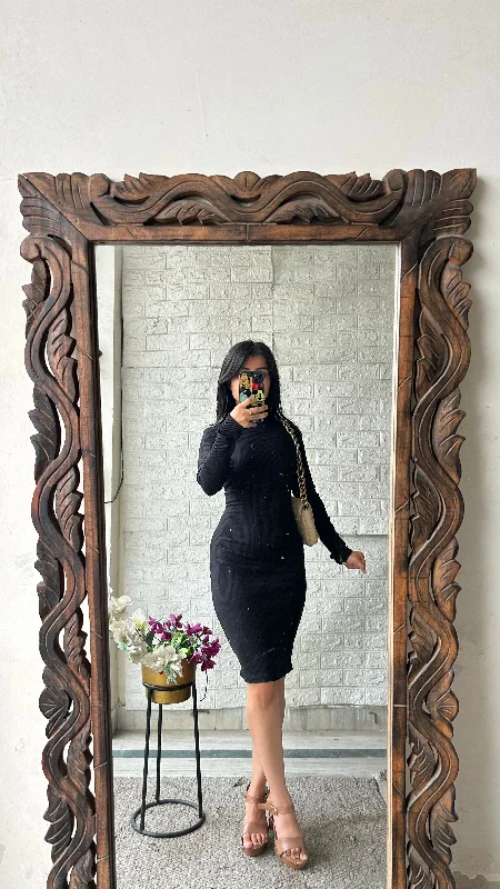 Bodycon dress with a wrap - around style​Black beauty 32-34 bust/l:35