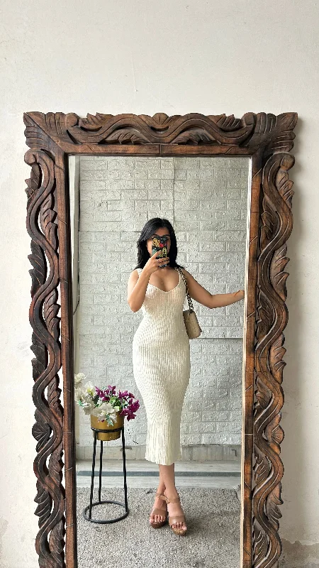 Bodycon dress with a belted waist for a defined figure​Cute dress 32-33 bust/l:42