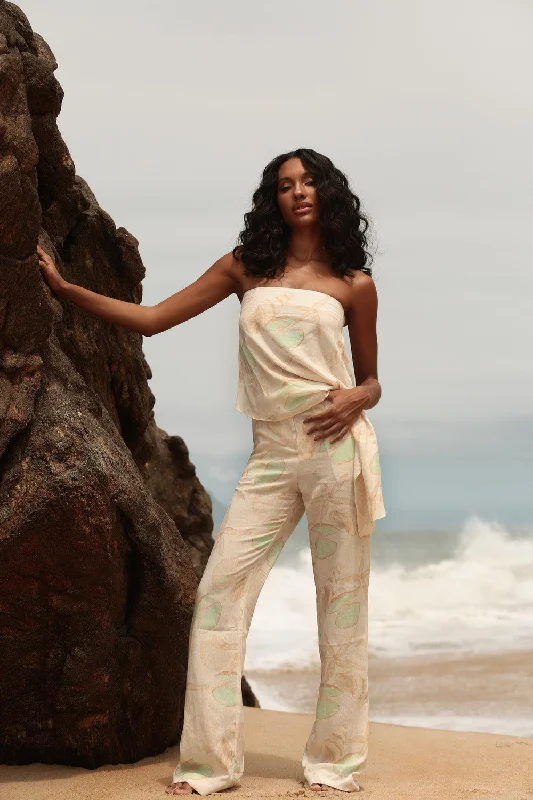 Kimono - style cover ups for an Asian - inspired beach lookPants Coney Conchas